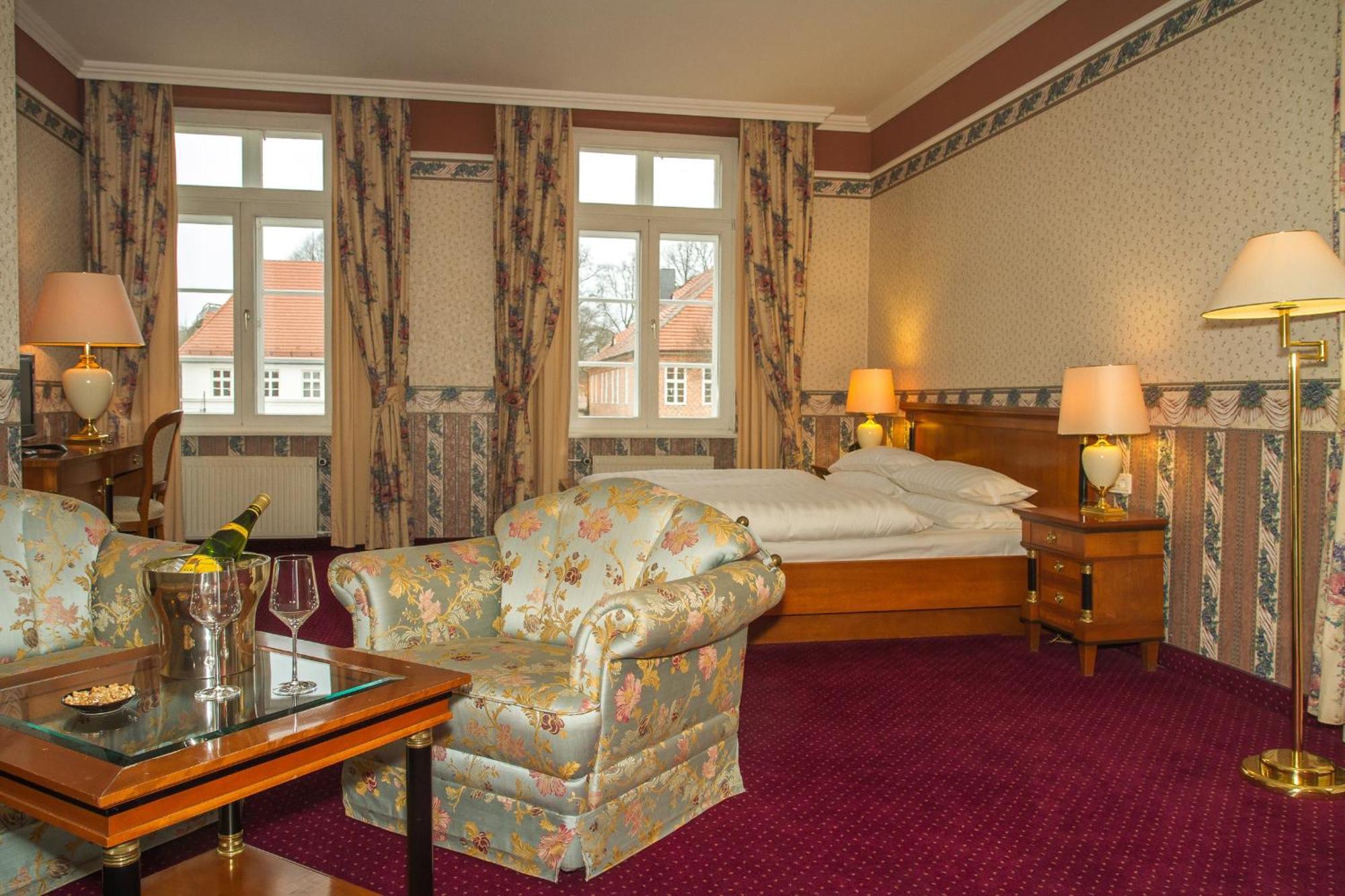 Hotel De Weimar Лудвигслуст Екстериор снимка